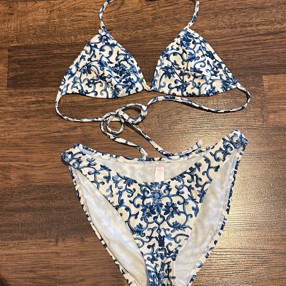 Victoria Secret Bikini Small - Picture 2 of 6